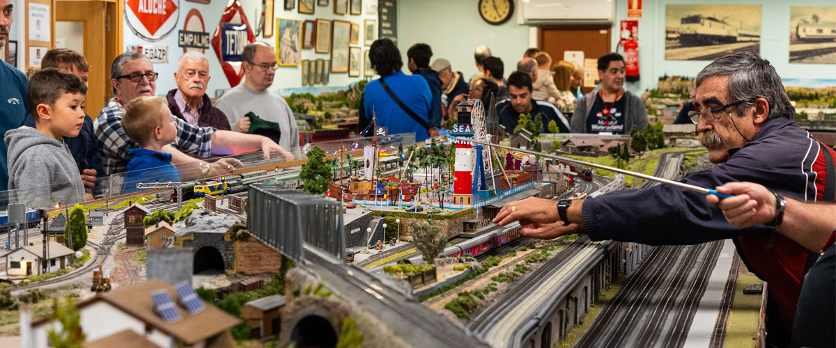 Apertura del local social de la Asociaci�n de Amigos del Ferrocarril de Madrid